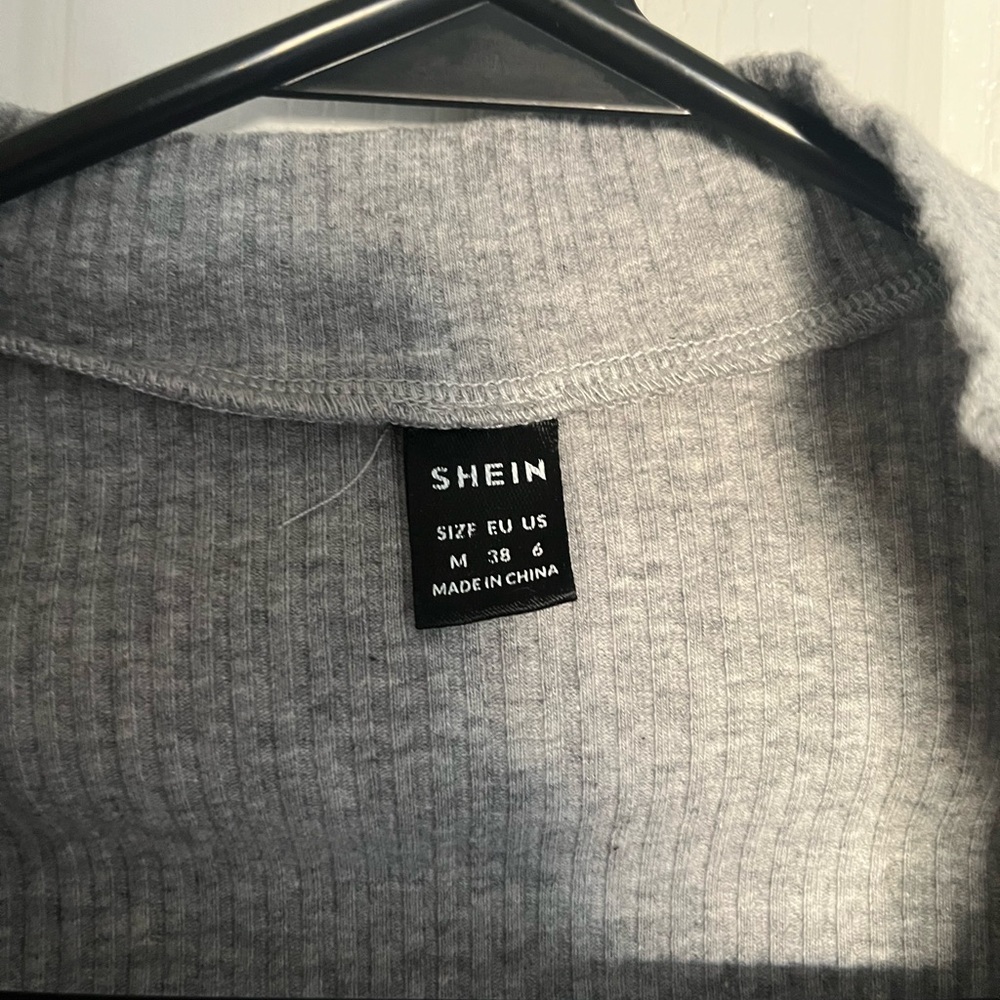 SHEIN Gray Ribbed Crop Top - Picture 3 of 3